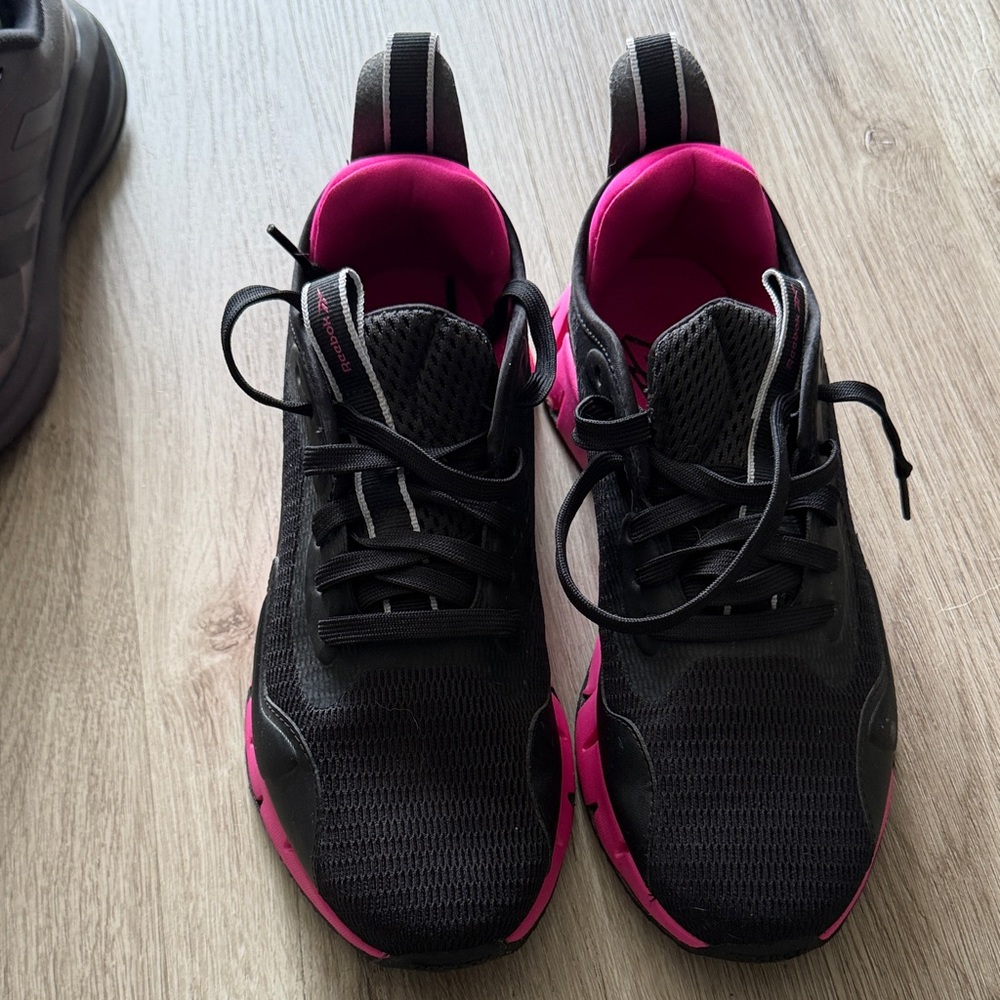 Reebok Black and Hot Pink Women's Athletic Sneakers, Size 8.5- Excellent Cond - Picture 2 of 3